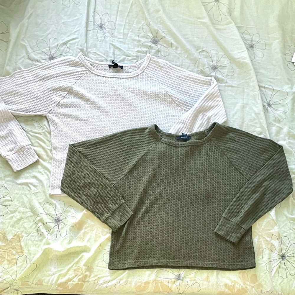 Forever 21 White & Green Crew-Neck Long-Sleeve Knitted Sweater Tops [Size S] 💚